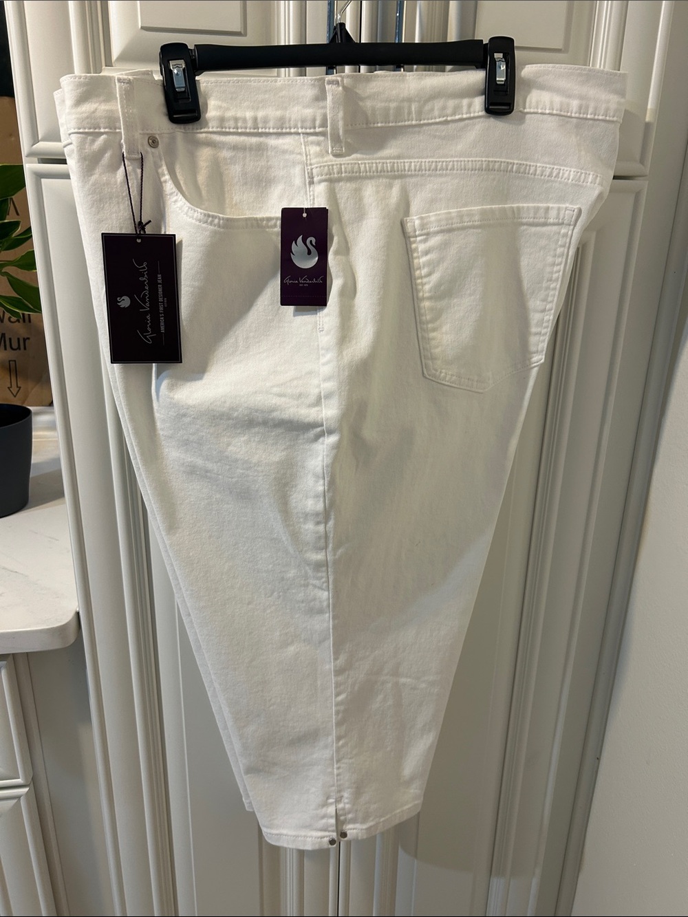 Gloria Vanderbilt White Straight Leg Jeans